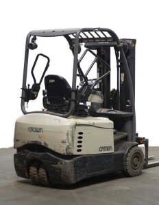 Kasutatud elektrimootoriga vastukaalutõstuk Crown SC5320-1.6 TT4370 - Storit