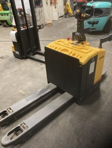 Kasutatud alusesiirdaja seisuplatvormiga Liftstar WP46-25 - Storit