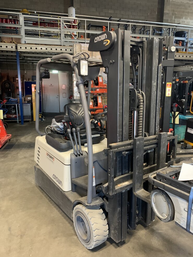 Kasutatud elektrimootoriga vastukaalutõstuk Crown SC4240-1.6 TT4800 - Storit