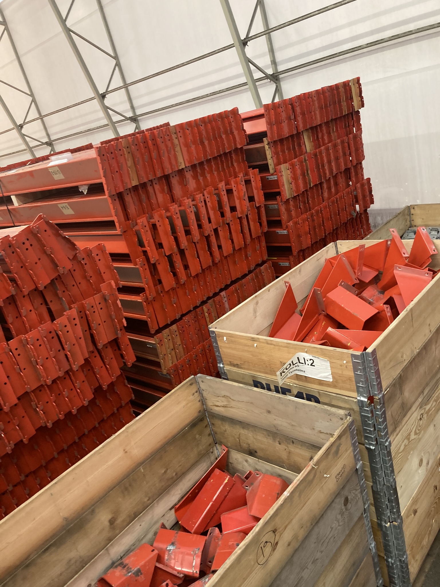 На складе имеется большой выбор бывших в употреблении паллетных стеллажей и стеллажей для товаров высокого качества. Спросите предложение! На складе имеется большой выбор бывших в употреблении паллетных стеллажей и стеллажей для товаров высокого качества. Спросите предложение! - Storit