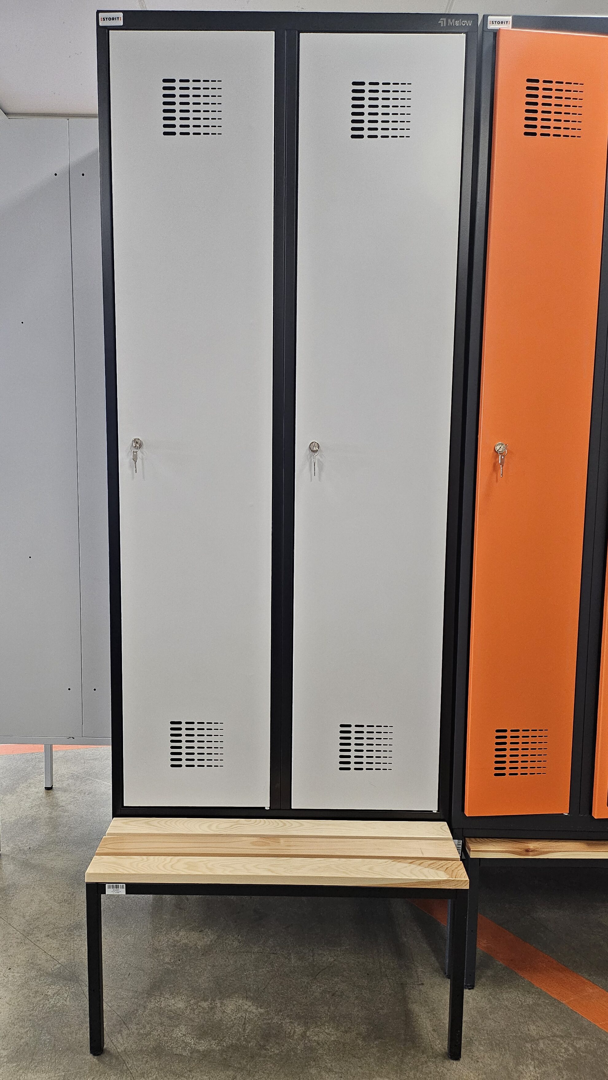 Riidekapp Storit 2×400 mm pingiraamiga, RAL9005/7035 - Storit