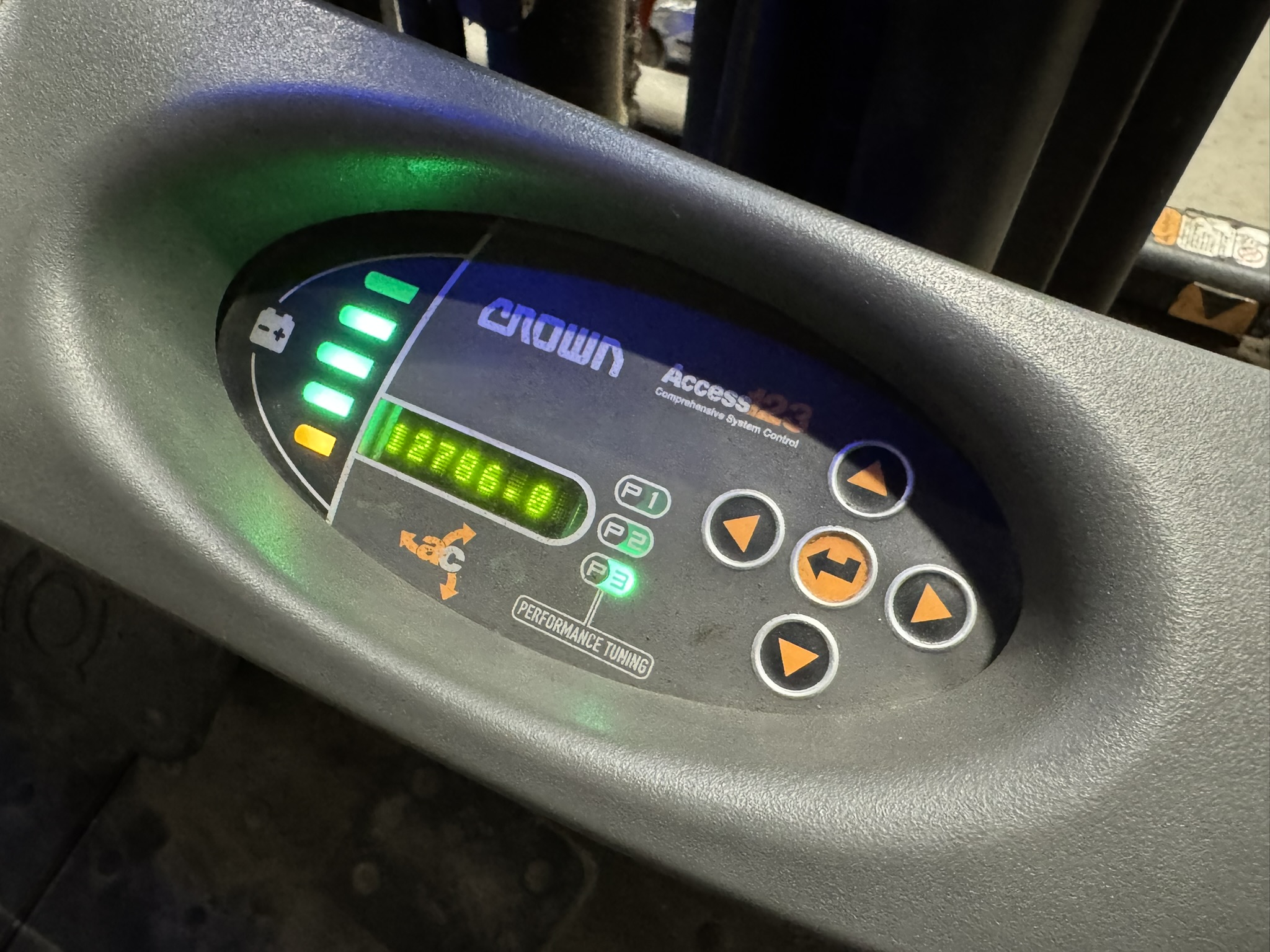 Kasutatud kolmerattaline elektritõstuk Crown SC5320, tõstevõime 1600kg, tõstekõrgus 4370mm, ID1461 Kasutatud kolmerattaline elektritõstuk Crown SC5320, tõstevõime 1600kg, tõstekõrgus 4370mm, ID1461 - Storit